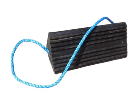 Calço de roda em borracha – Modelo B147 (170 mm x 155 mm x 333 mm)