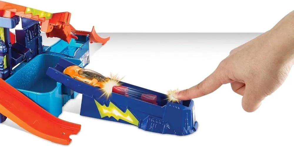 Mattel Playset de laboratório Hot Wheels Color Shifter CCP76, modelos de carros