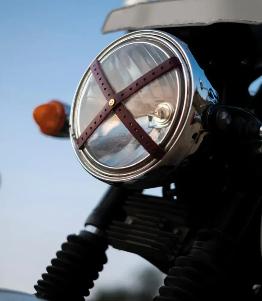 Cruz de Farol Moto Cafe Racer em Pele - Café