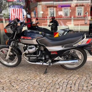 Honda CX650E (1988) – Um Ícone de Engenharia em Estado Clássico