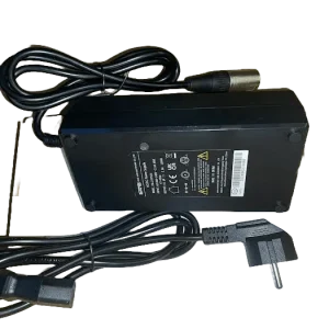 Carregador de bateria 48V com conector XLR para bicicleta elétrica Garrett Miller Z, X e City