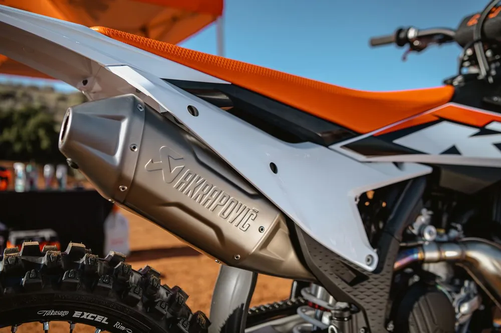 Escape Akrapovič "Slip-on Line" KTM 250 SX-F/XC-F - HUSQVARNA FC 250 - GASGAS MC 250F Akrapovic