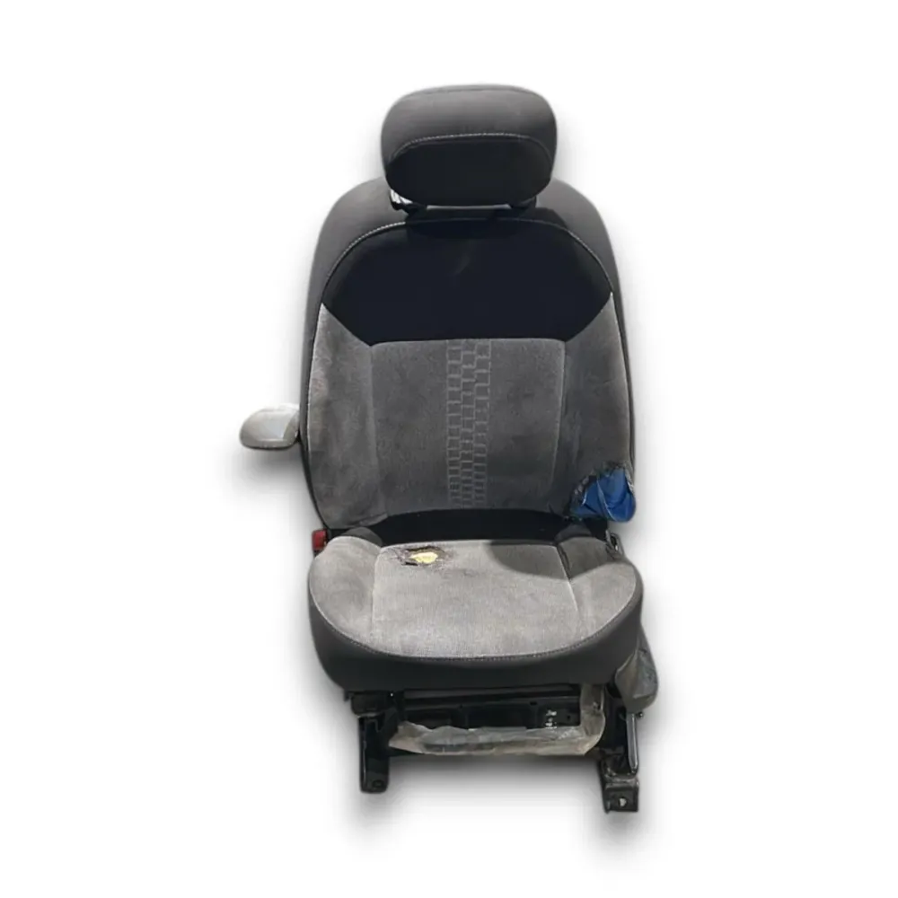 Banco dianteiro do condutor Fiat Fiorino (2016 > ) motorista em tecido preto e cinza