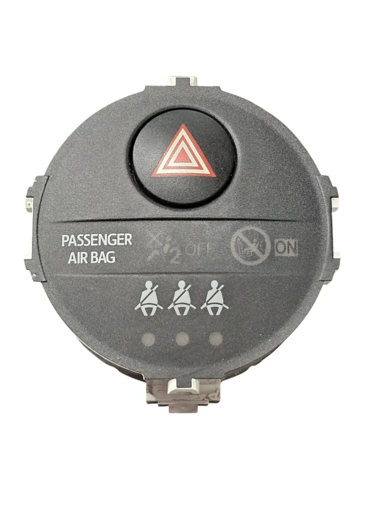 Botão de risco / luzes de emergência Toyota Yaris XP130 COD: 839500D100 (2011-2019)