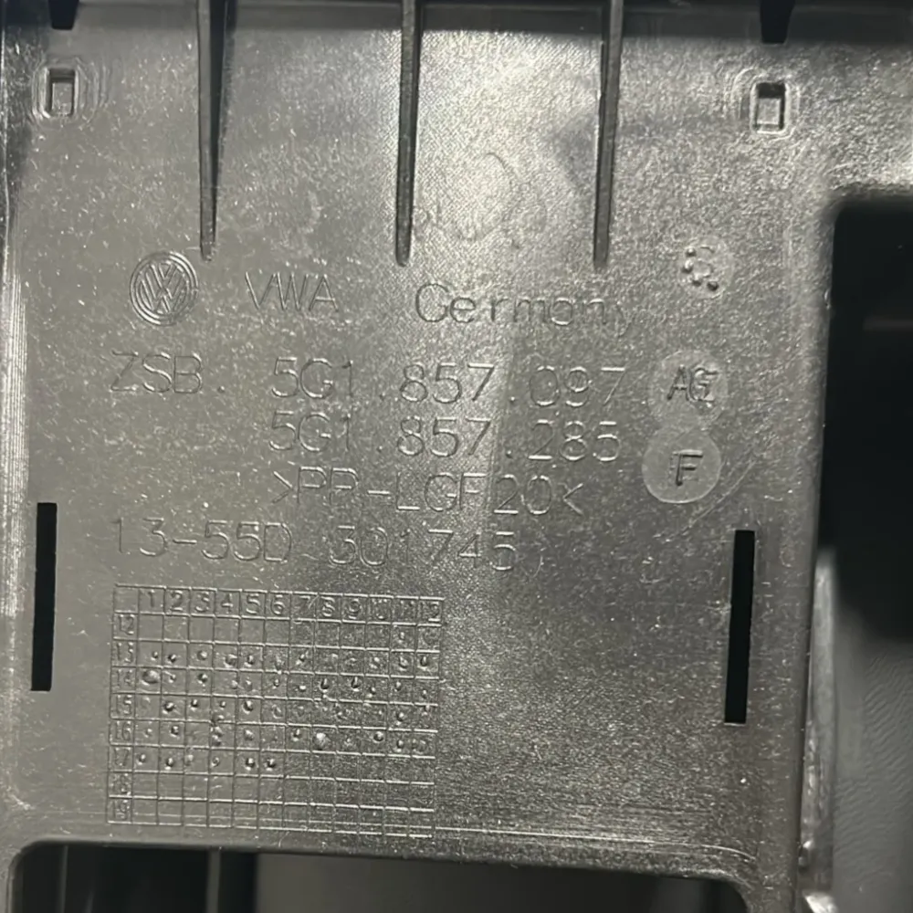 Cassetto / Vano Portaoggetti Volkswagen Golf VII cod:5G1857097 (2012 > 2017)