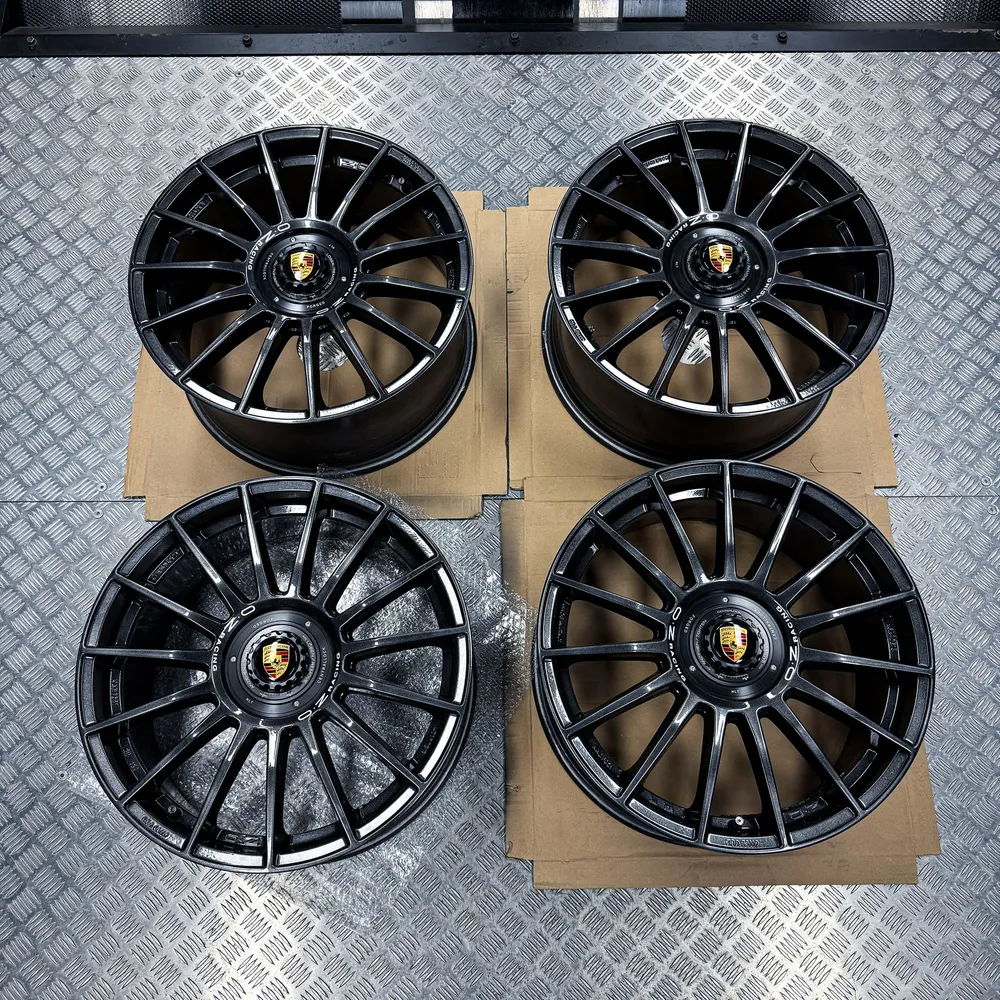 OZ Custom Superturismo Evoluzione Gloss Antracite 5x112 19″ Conjunto de Jantes