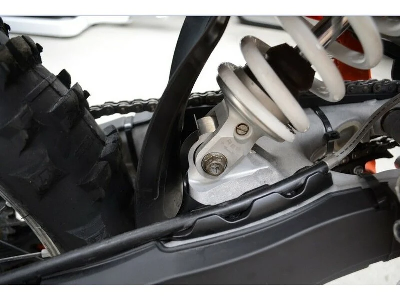 Guia de Cabo de Travão Traseiro POLISPORT KTM SX/SX-F 08-22, EXC/EXC-F 08-23 Preto