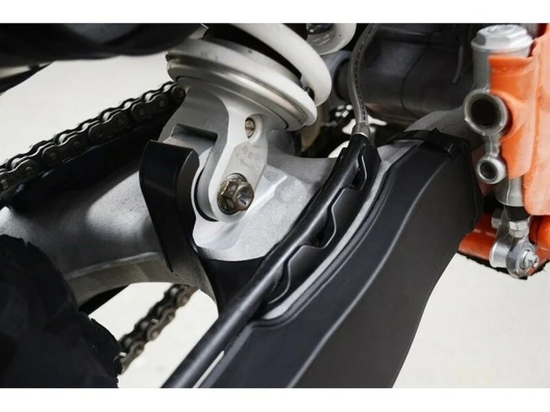 Guia de Cabo de Travão Traseiro POLISPORT KTM SX/SX-F 08-22, EXC/EXC-F 08-23 Preto