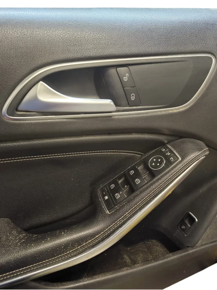 Mercedes GLA X156 COD: A1767202300 (2013-2019) Porta da frente