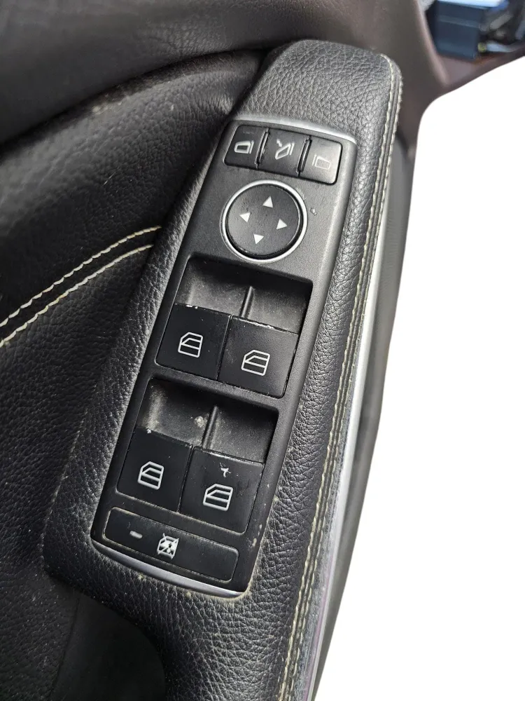 Mercedes GLA X156 COD: A1767202300 (2013-2019) Porta da frente