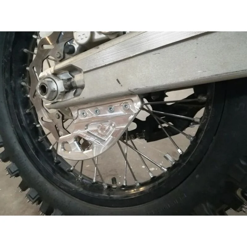 Protecção de Disco Traseiro com Suporte de Pinç P-TECH para HUSQVARNA TE 150/250/300 20-23