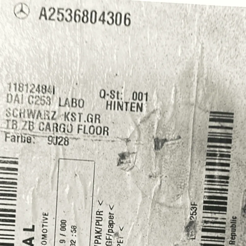 Revestimento / tapete mercedes glc c253 cod:A2536804306 (2016 > 2023)