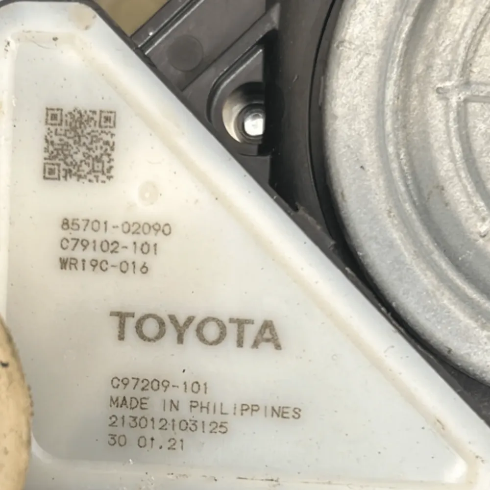 Saudações esquerda elevador Toyota Corolla E210 COD: 85701-02090 (2019>)