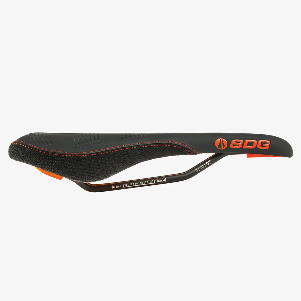 SDG RADAR MTN Rails Titanium-Aluminium Saddle Preto/Laranja