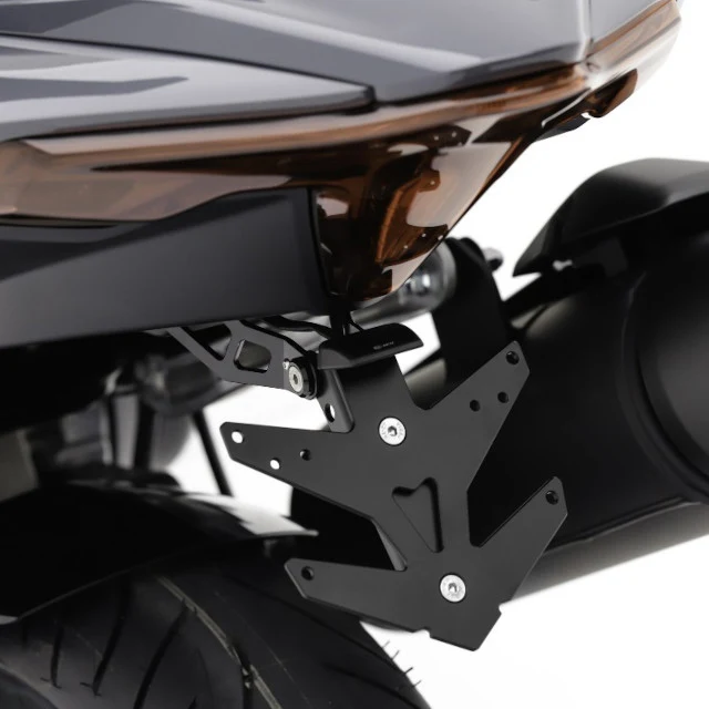 Suporte de matrícula com luz de matrícula Yamaha T-Max 560 Fase 2 BCD - preto mate