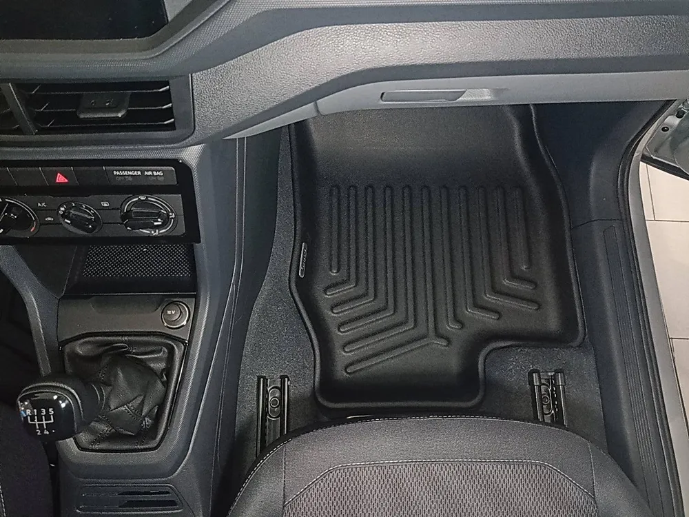 Tapetes termoformados foscos Todoparts 1ª fileira Volkswagen Virtus