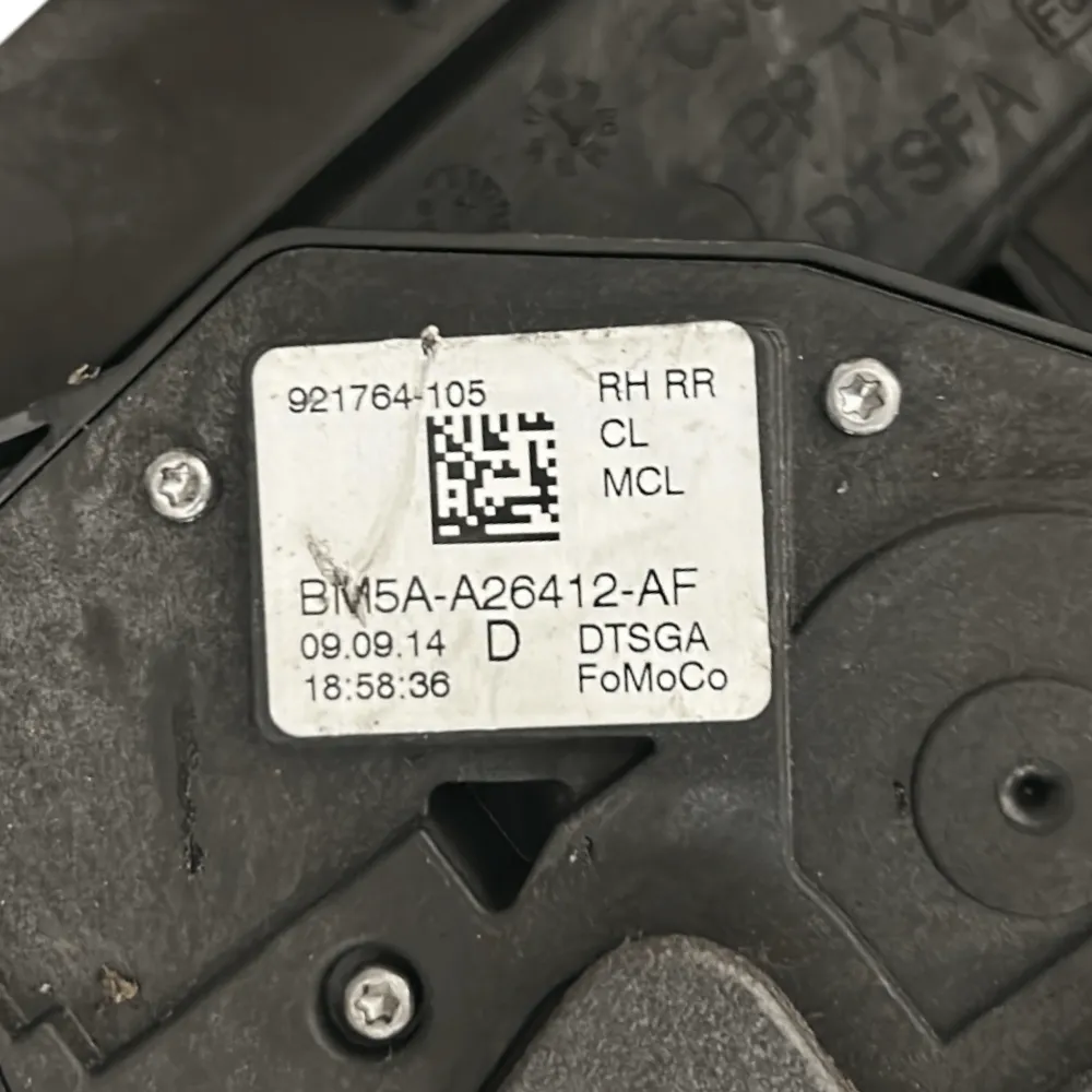 Trava da porta traseira direita Ford Kuga II COD.BM5A-A26412-AF (2012> 2020) + Suporte de alç externo