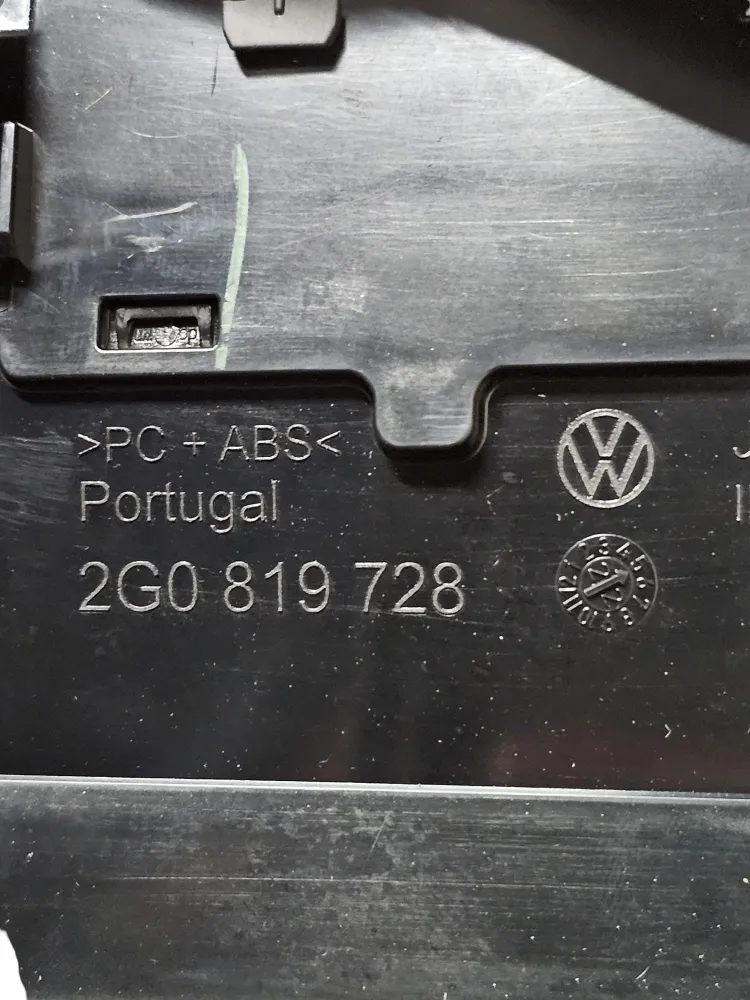 Volkswagen T-Cross Cod: 2G0819728 (2019->)