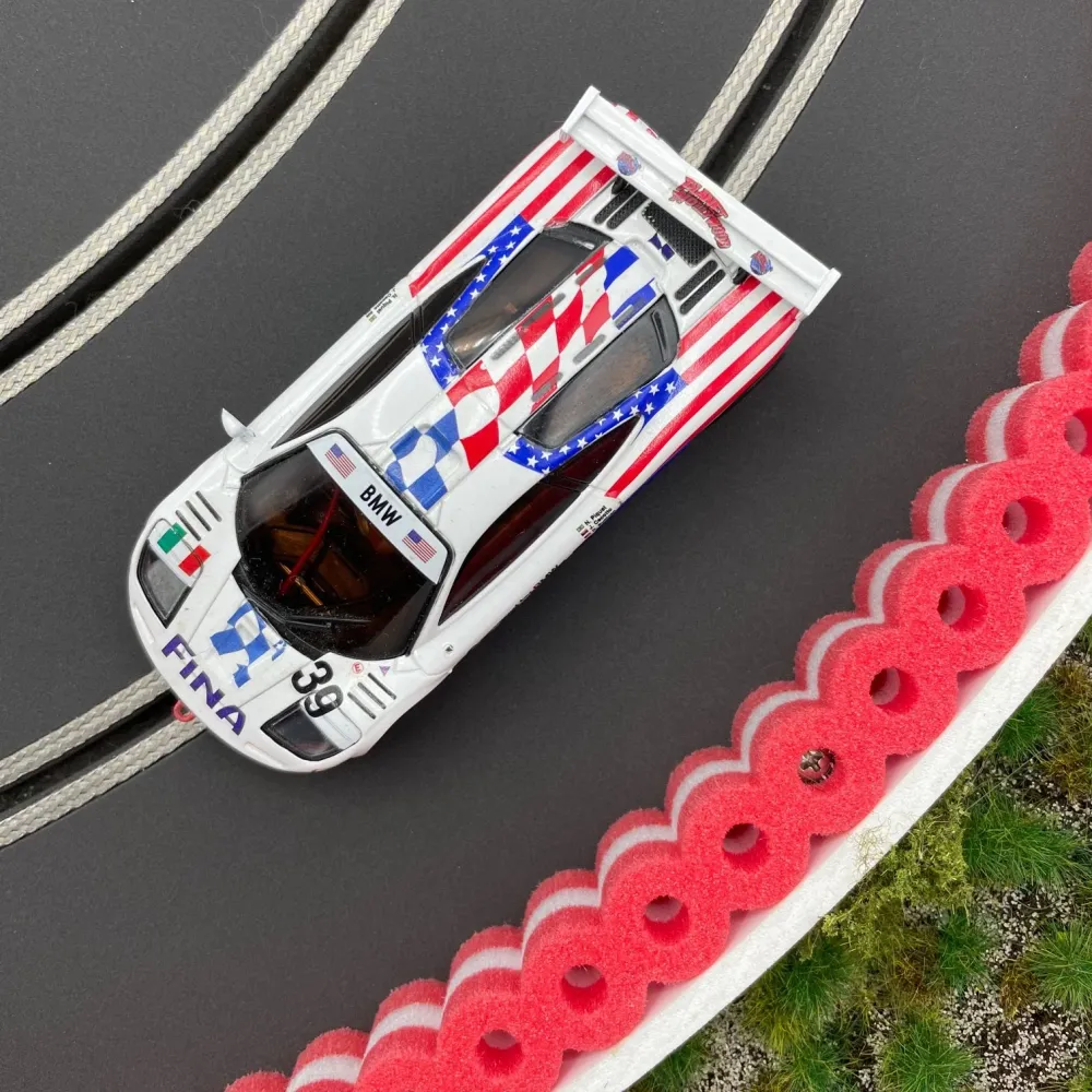 Construção do modelo de pilha de pneus 80 cm BRANCO VERMELHO 1/43 para pista de corridas Carrera Go como protecção do veículo