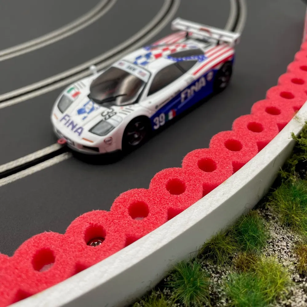 Construção do modelo de pilha de pneus 80 cm BRANCO VERMELHO 1/43 para pista de corridas Carrera Go como protecção do veículo