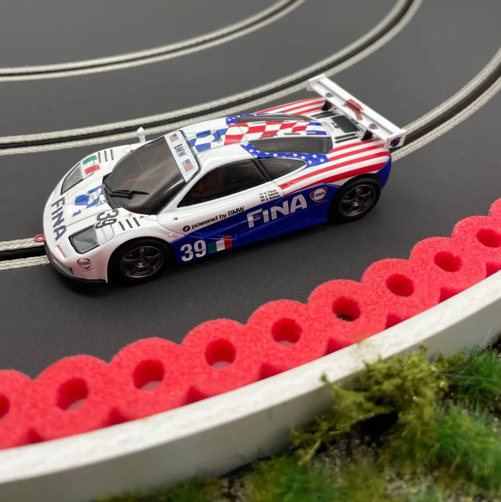 Construção do modelo de pilha de pneus 80 cm BRANCO VERMELHO 1/43 para pista de corridas Carrera Go como protecção do veículo