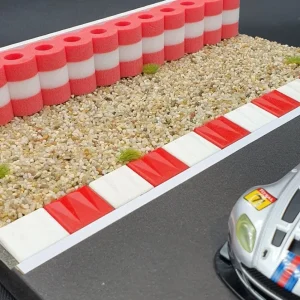 Pilha de pneus Modelo 99 cm XL BRANCO-VERMELHO para pista de corridas Carrera 1/32 > 1/24 Protecção do veículo - Acessório...